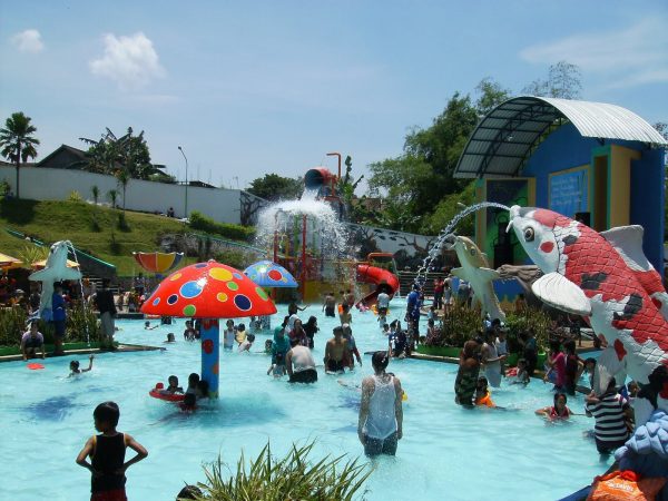 rekomendasi kolam renang hits di Blitar Raya